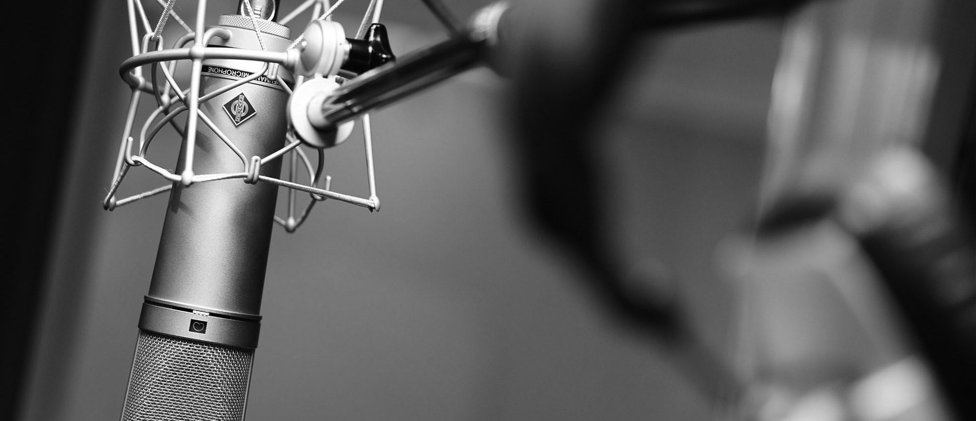 Aprivista - Quality voice-over recording services